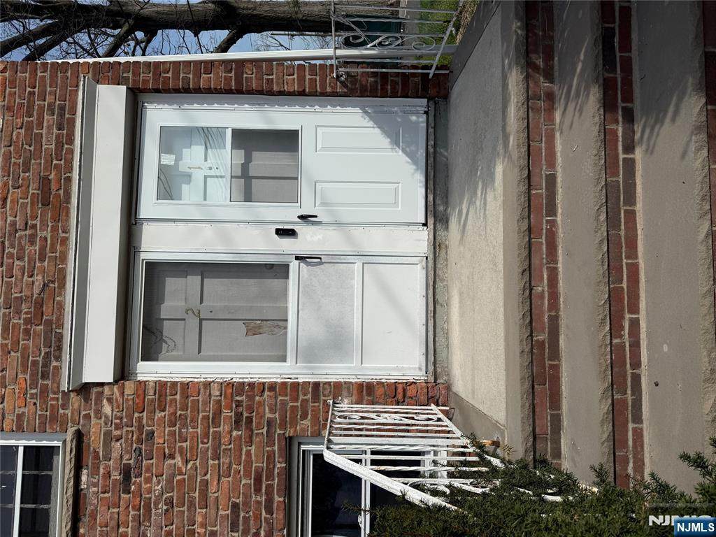 600-618 Ziegler - Photo 1