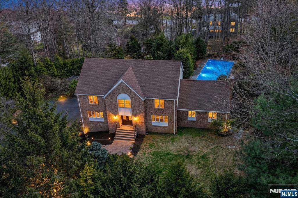10 Knollwood Road - Photo 1
