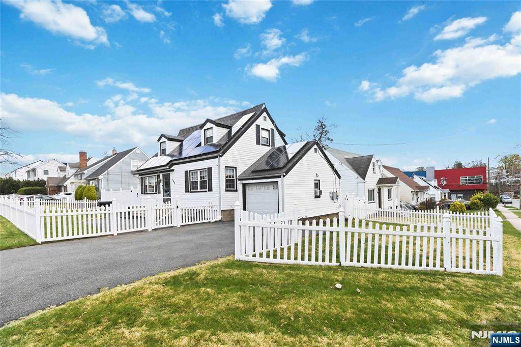 569 Linden Avenue - Photo 1