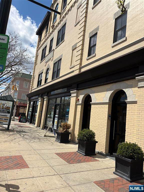 345-351 Kearny - Photo 1