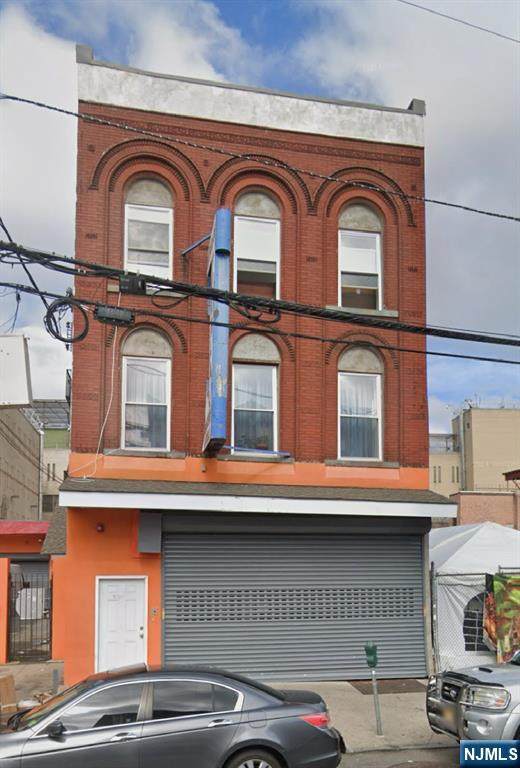 351 Grand - Photo 1