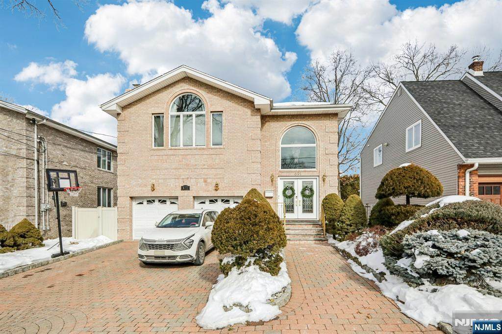 691 Hamilton - Photo 1