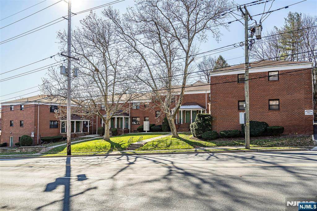 289 Essex - Photo 1