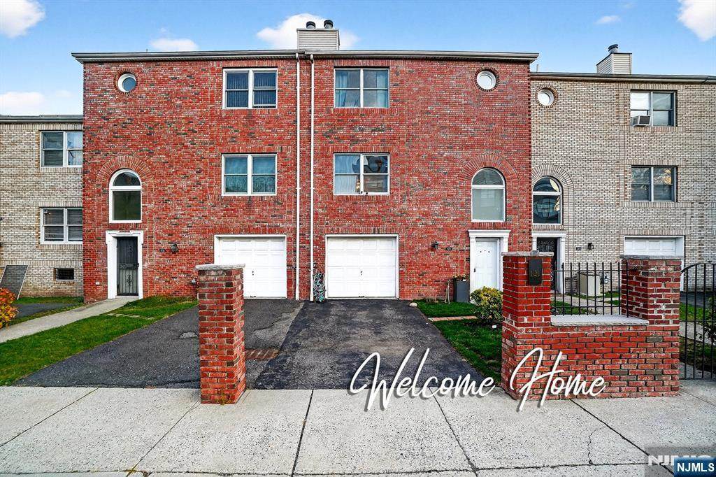 121 Arlington - Photo 1