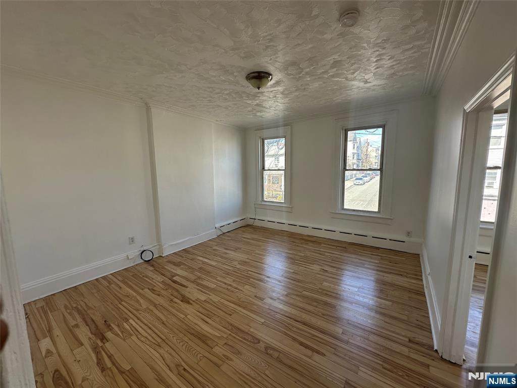 84 Front - Photo 1
