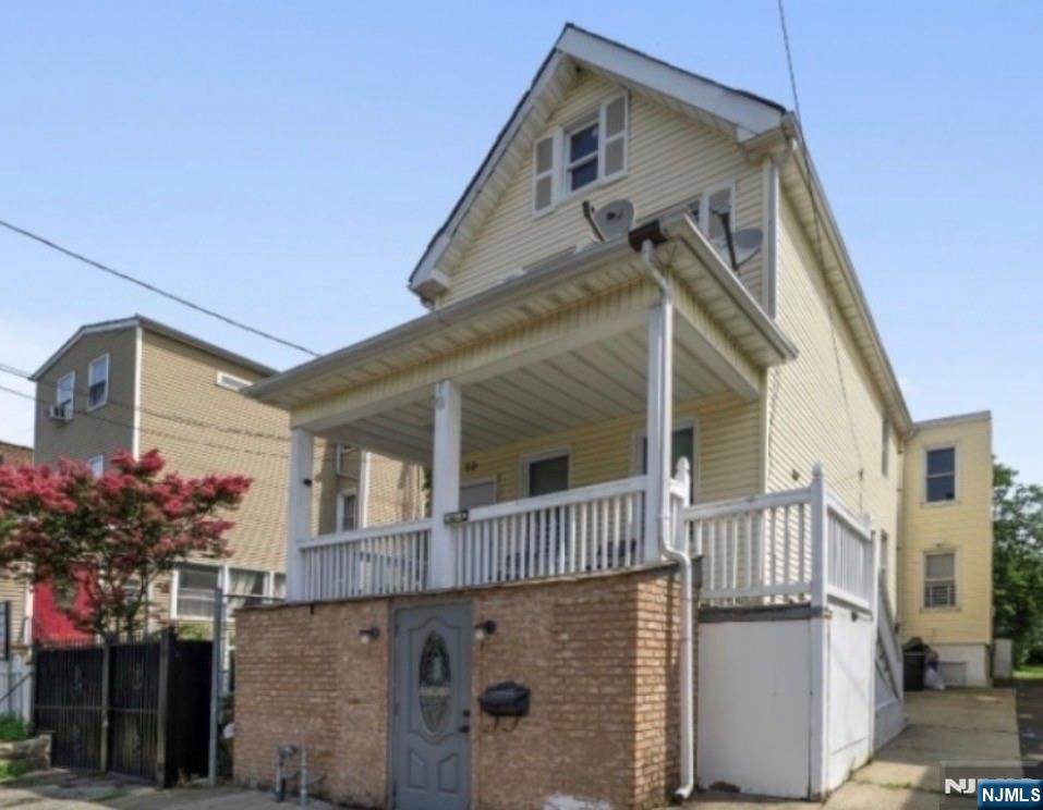 70 Welland - Photo 1