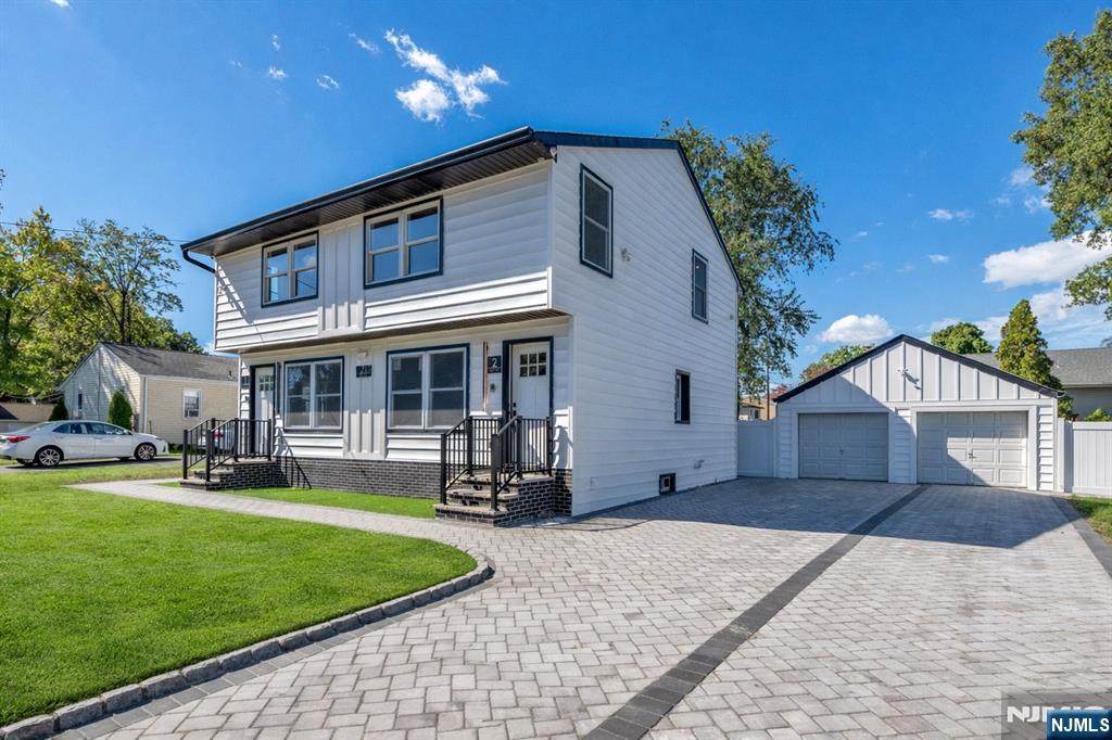 715 Evans - Photo 1