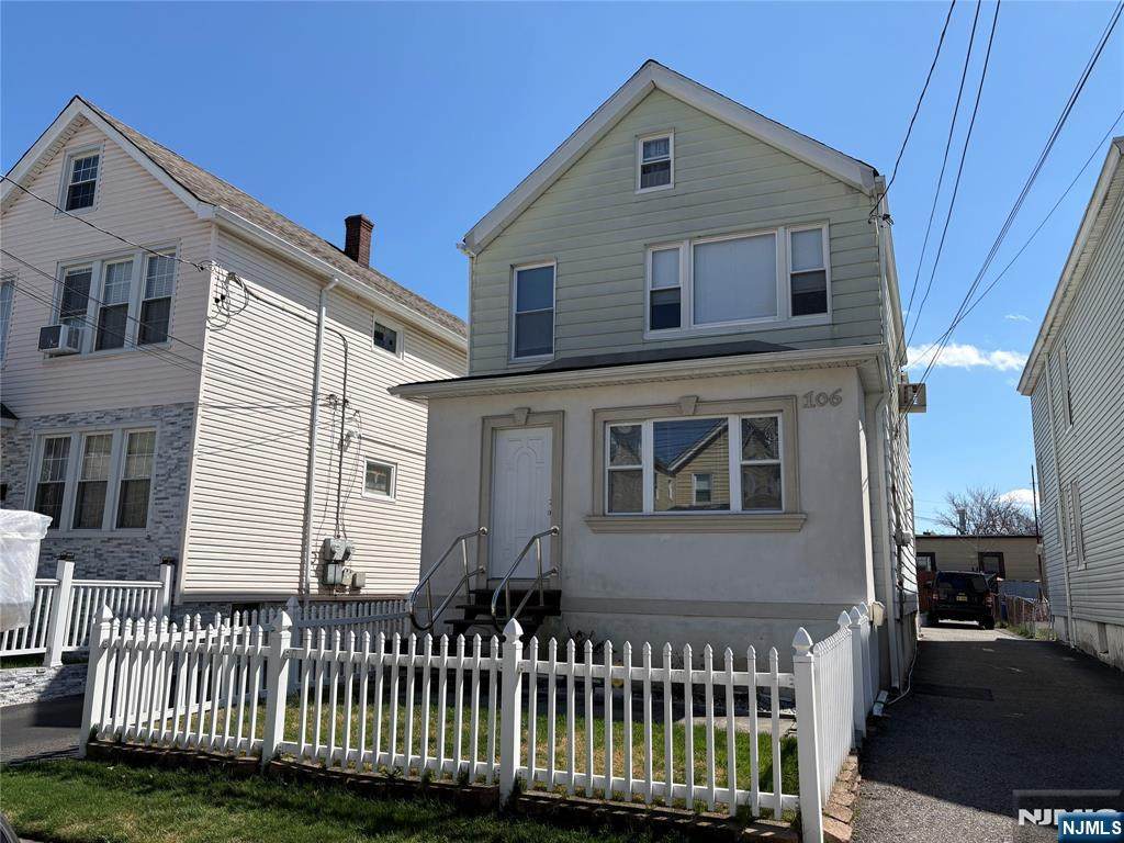 106 Grand - Photo 1