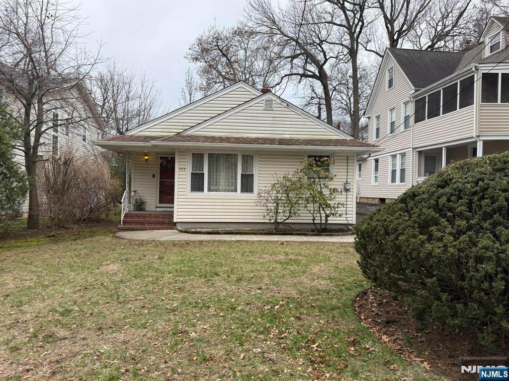 222 Hickory - Photo 1