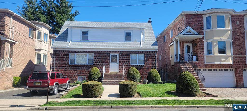 317 Harriet - Photo 1