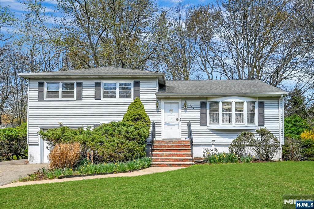 664 Woodside Avenue - Photo 1