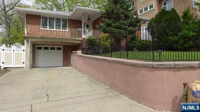 469 Westview - Photo 1