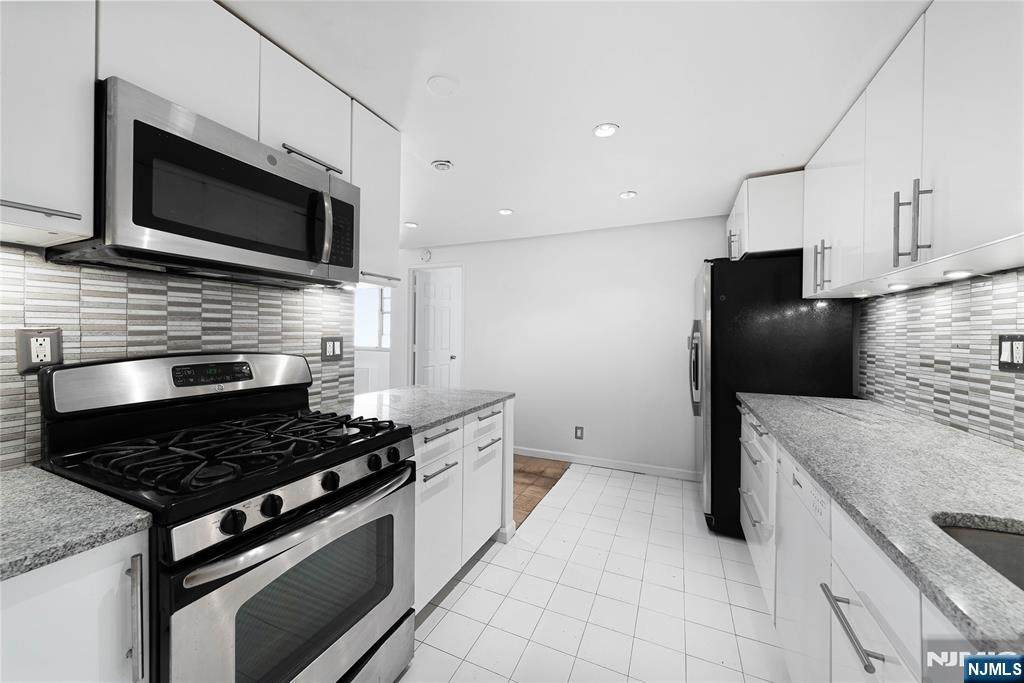 6040 Boulevard East - Photo 1
