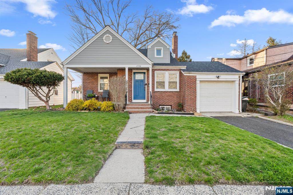 1334 Barbara Avenue - Photo 1