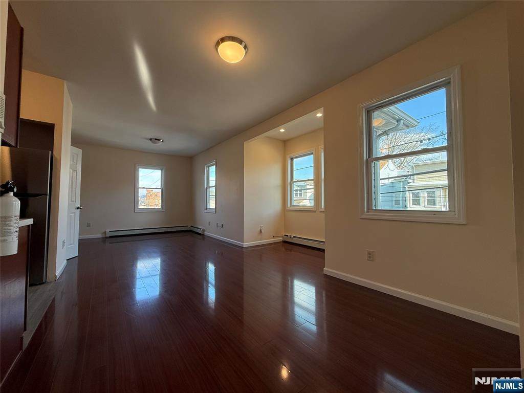 214 Hamilton - Photo 1