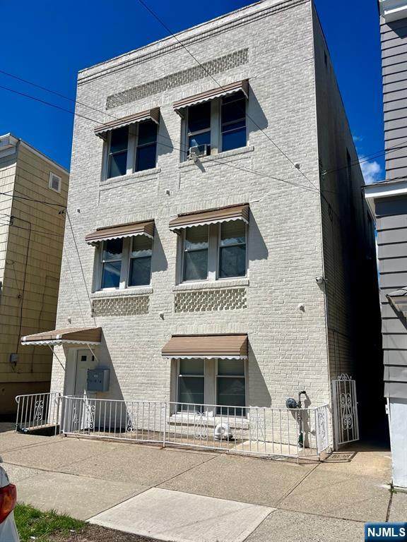 279 Belmont - Photo 1
