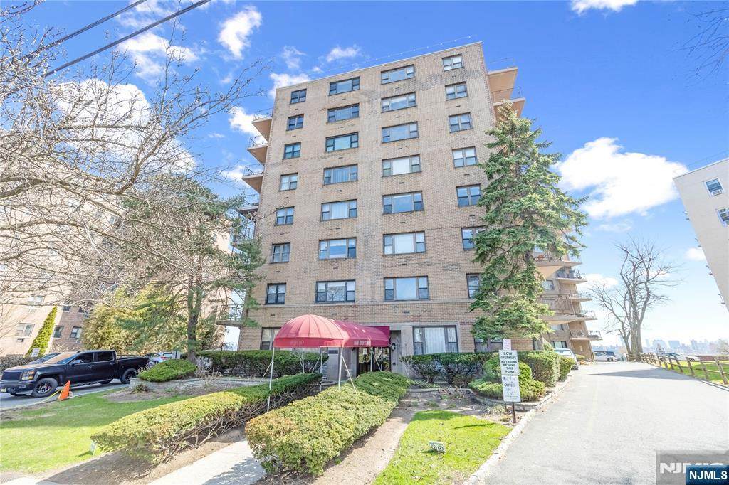 8800 Boulevard East - Photo 1