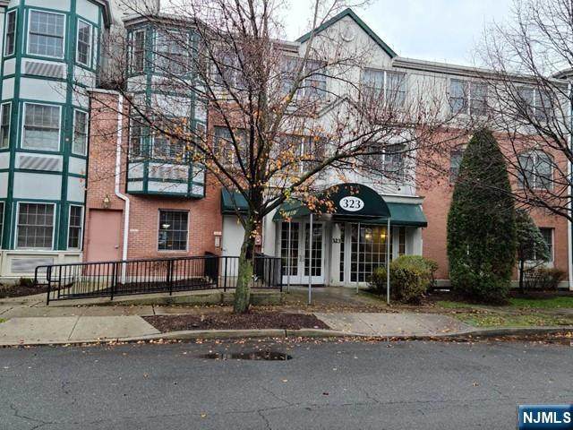 323 Willow Street - Photo 1