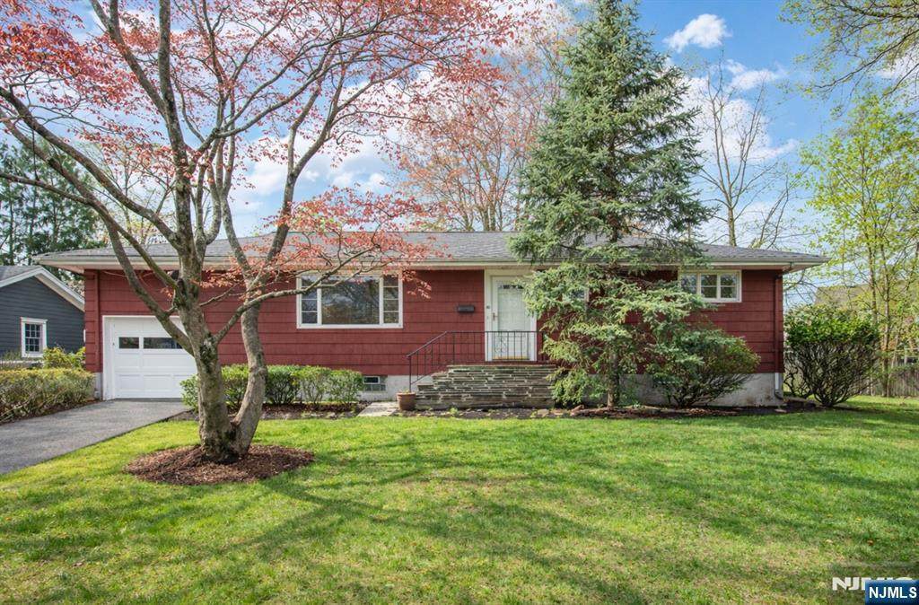 10 Laurel Place - Photo 1