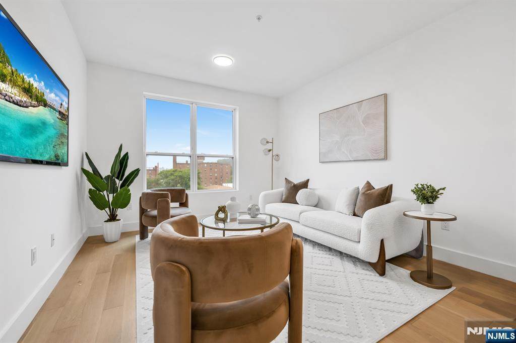 649 38th Street - Photo 1