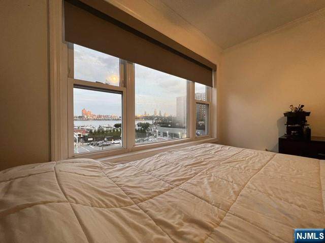 11 Beverly - Photo 1