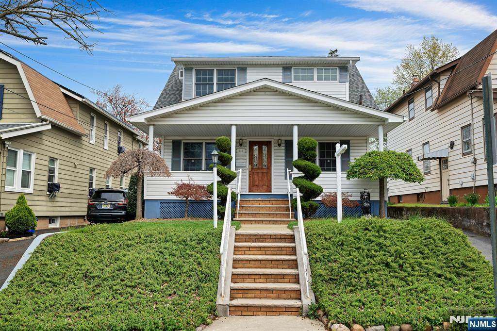 611 5th Avenue - Photo 1