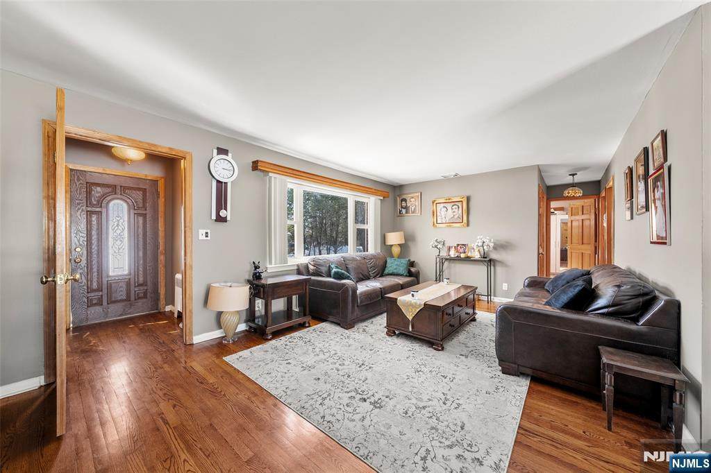 https://bt-photos.global.ssl.fastly.net/njmls/orig_boomver_1_26013707-1.jpg