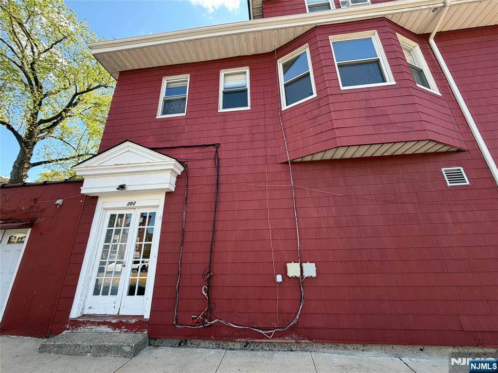 252 Boulevard - Photo 1