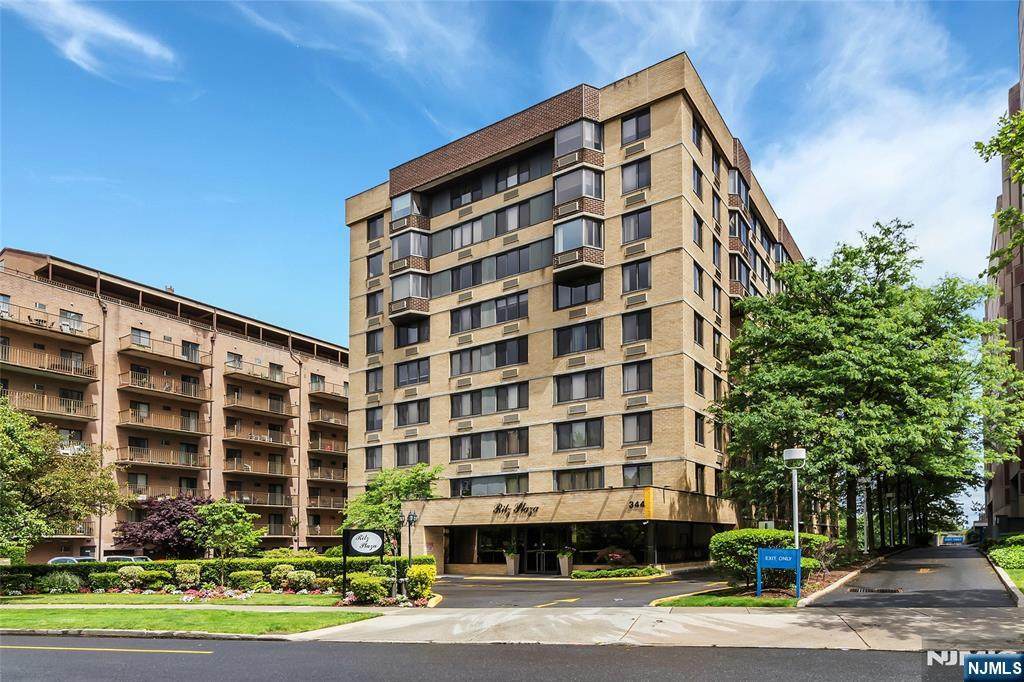 344 Prospect - Photo 1