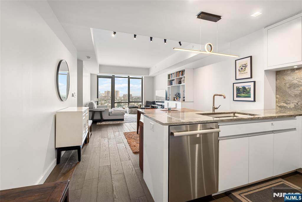 320 Adolphus Avenue - Photo 1