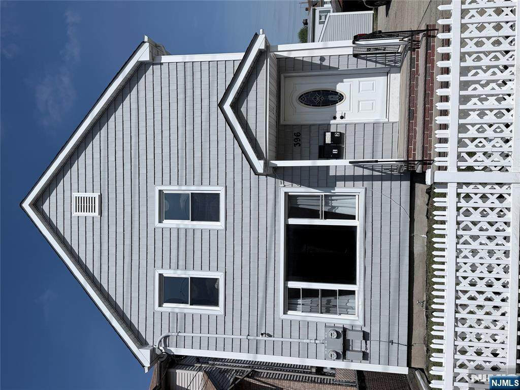 396 Washington - Photo 1