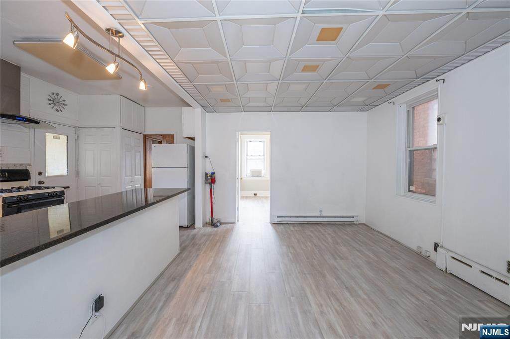 12 Garfield - Photo 1