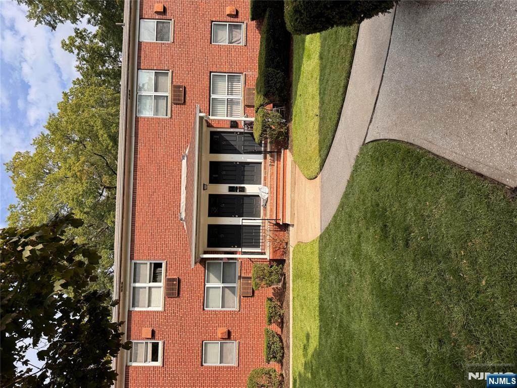 401 Madison - Photo 1