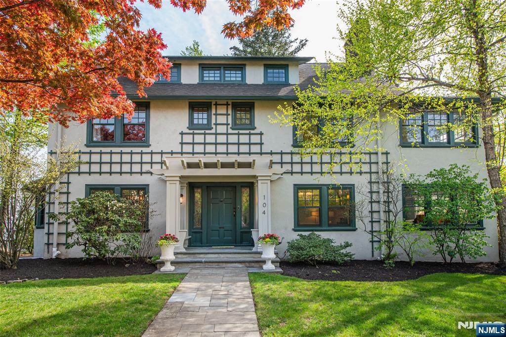 104 Gates Avenue - Photo 1