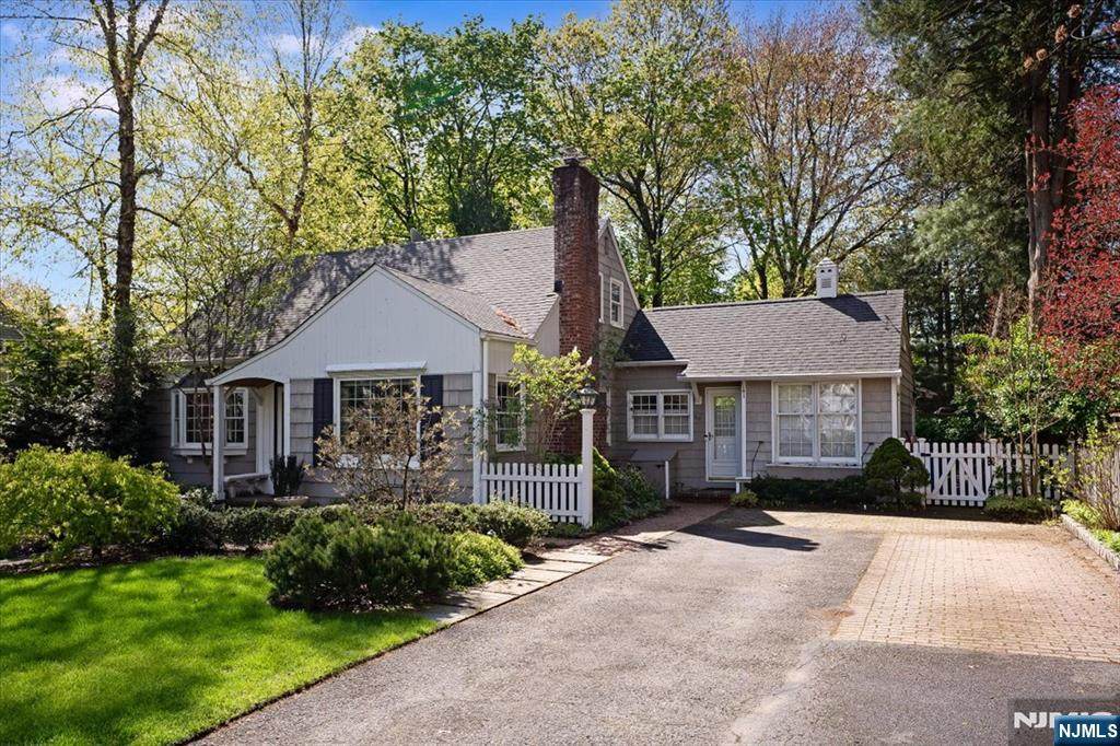 60 Oak Avenue - Photo 1