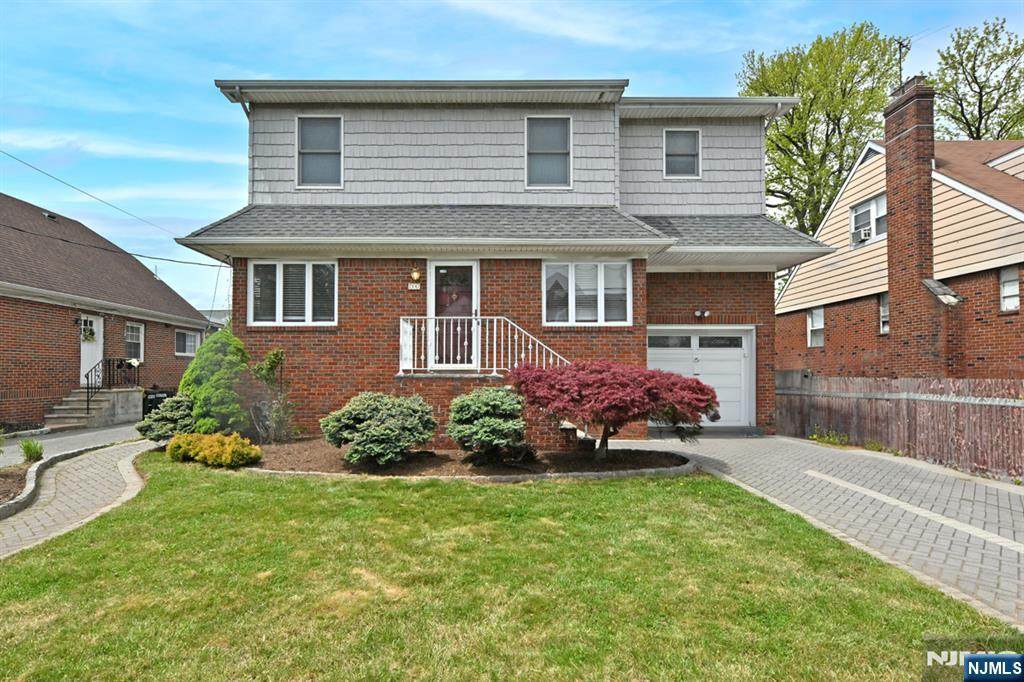 2147 Mackay Avenue - Photo 1