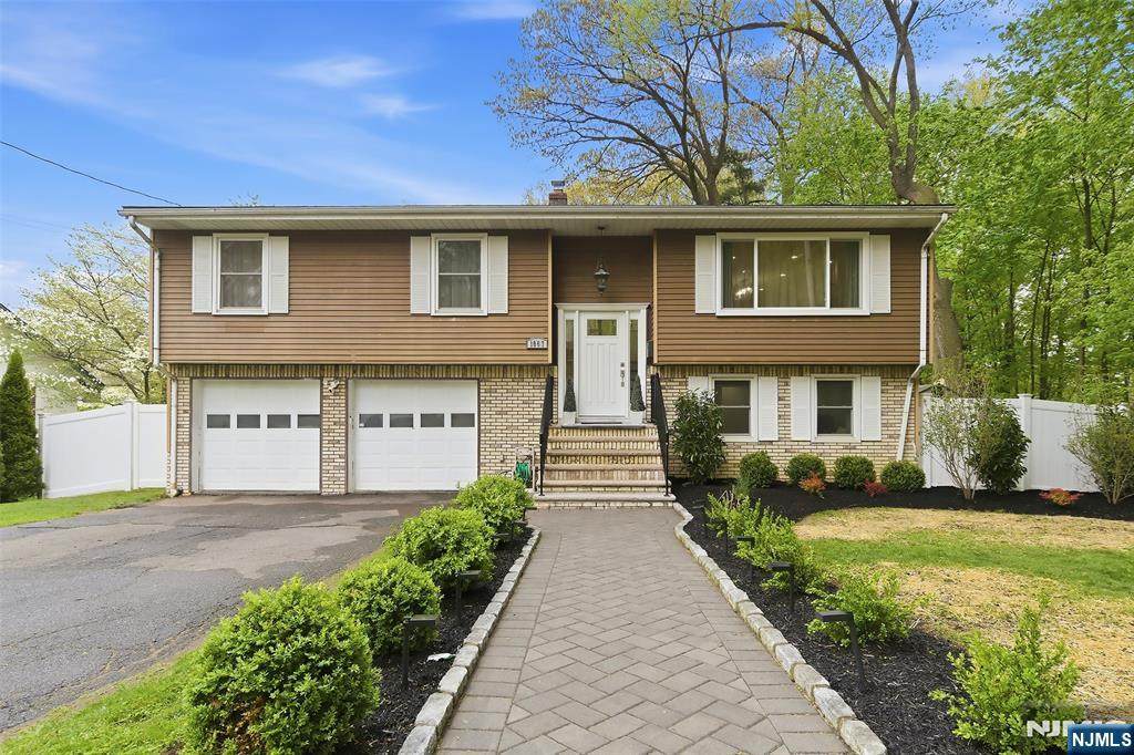 1067 Stasia Street - Photo 1