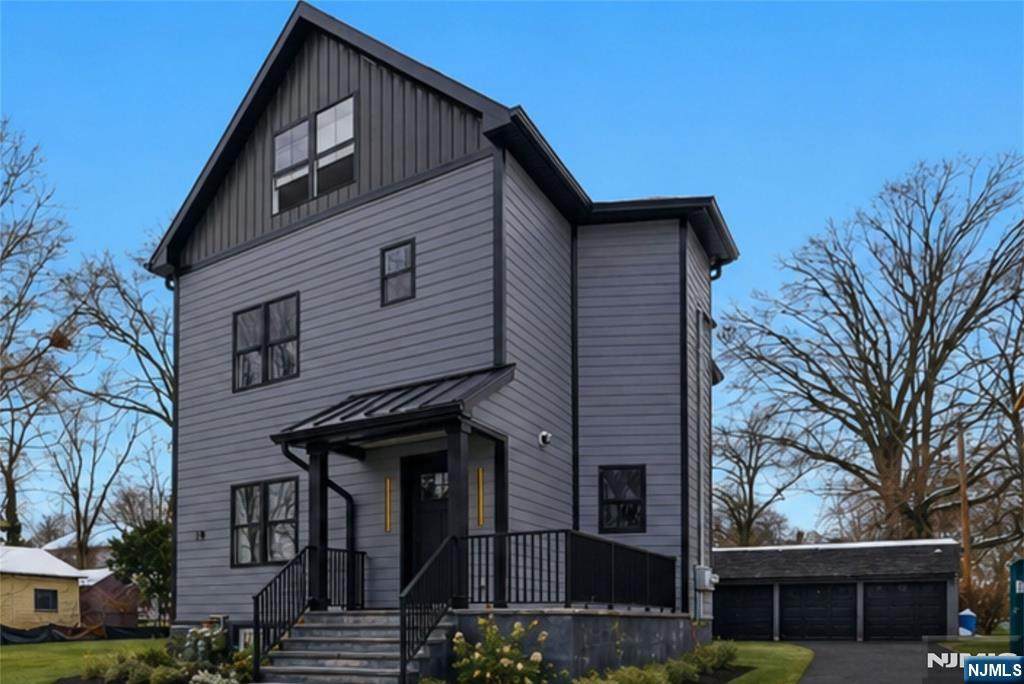 28 1/2 Irving Street - Photo 1