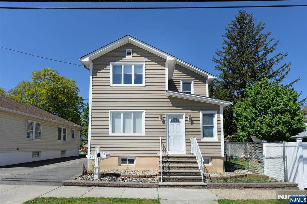 142 Grand - Photo 1