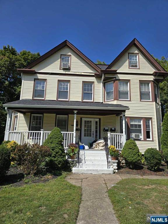 542 Doremus - Photo 1