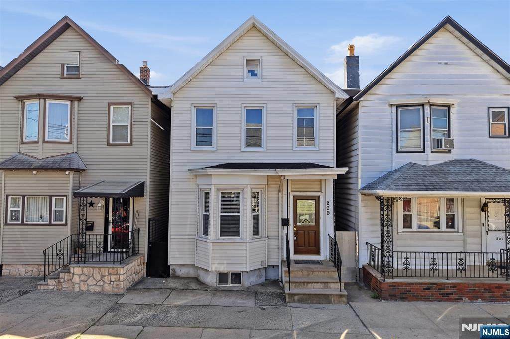 209 Hamilton Street - Photo 1