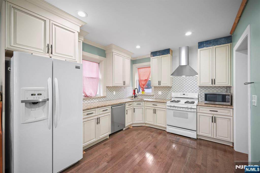 1342 Lake Street - Photo 1