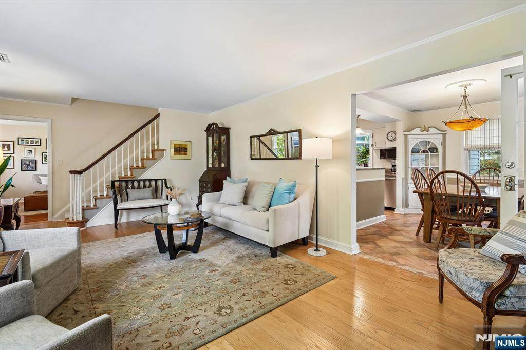 https://bt-photos.global.ssl.fastly.net/njmls/orig_boomver_1_26015950-1.jpg