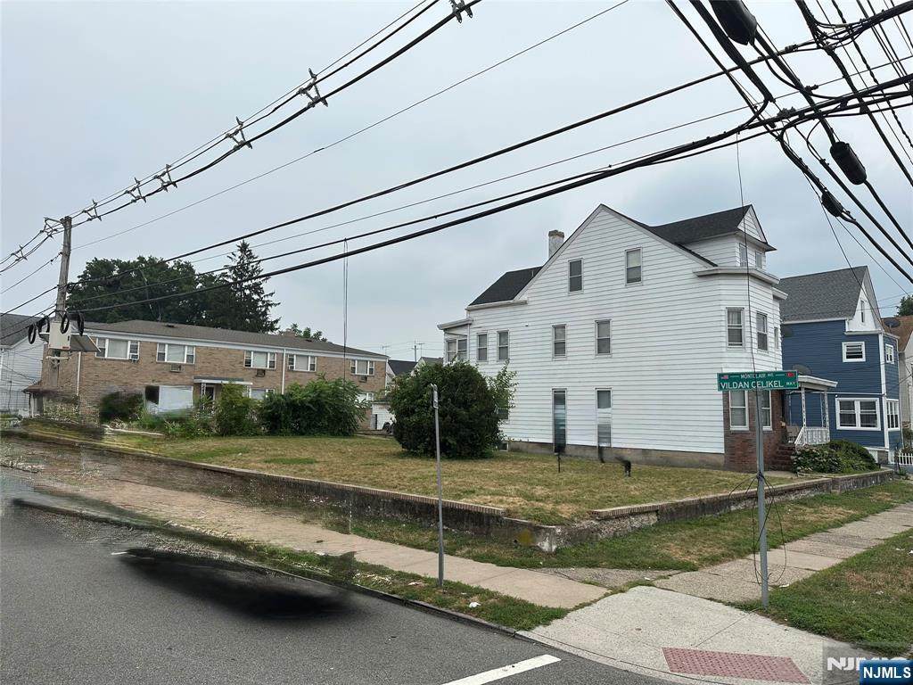 88 Montclair Avenue - Photo 1