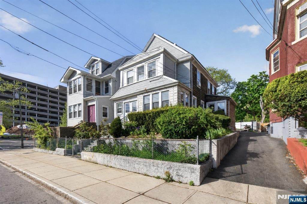 127 Lyons Avenue - Photo 1