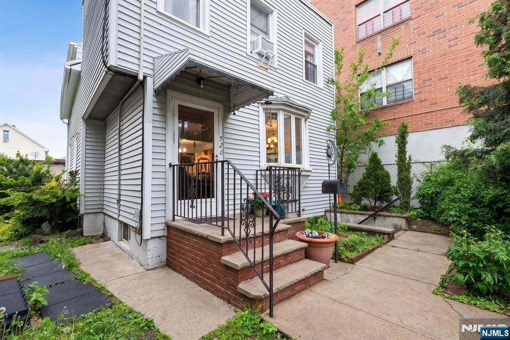 520 26th Street - Photo 1