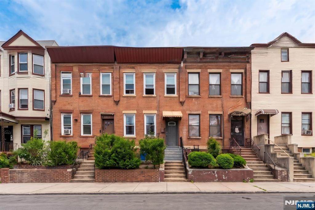 140A Clendenny Avenue - Photo 1
