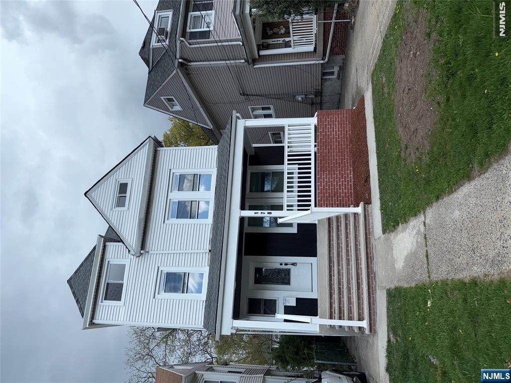 178 Berry Street - Photo 1