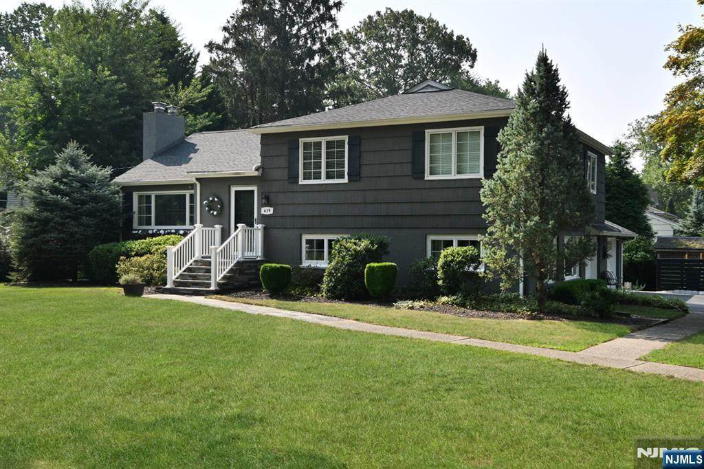 619 Montview Place - Photo 1
