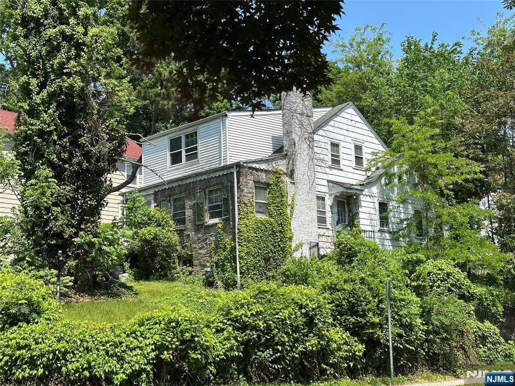 203 Conway Court - Photo 1